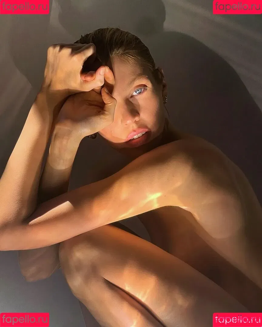 Stella Maxwell / stellamaxwell Onlyfans Photo Gallery 