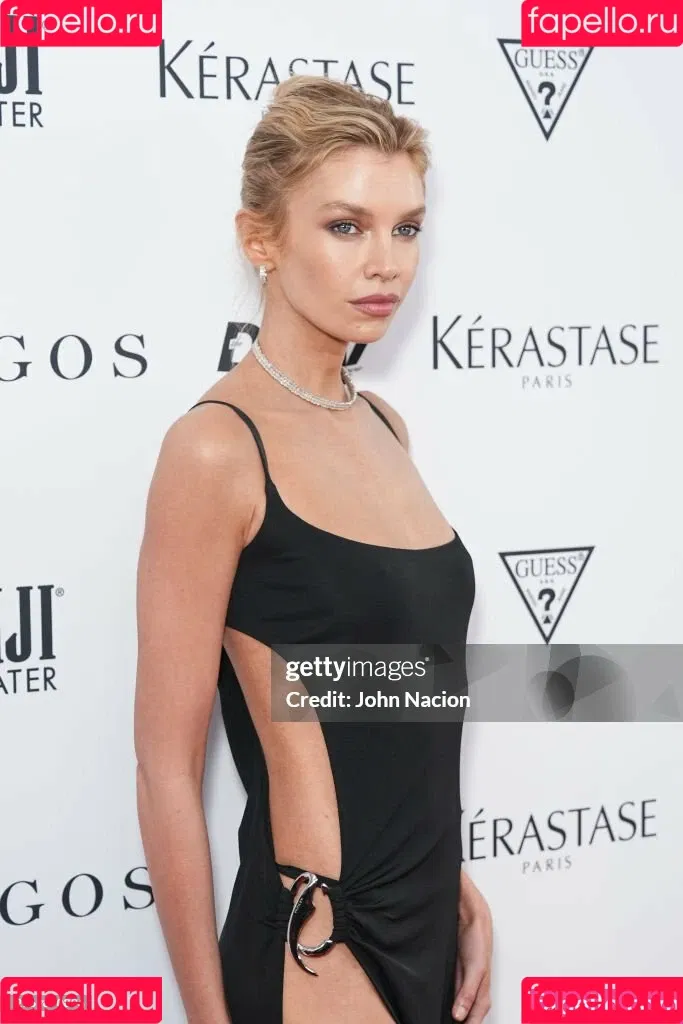 Stella Maxwell / stellamaxwell Onlyfans Photo Gallery 