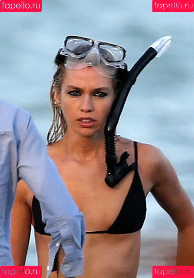Stella Maxwell / stellamaxwell Onlyfans Photo Gallery 