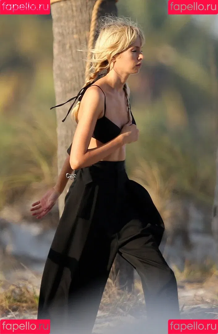 Stella Maxwell / stellamaxwell Onlyfans Photo Gallery 