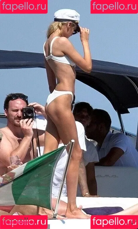 Stella Maxwell / stellamaxwell Onlyfans Photo Gallery 