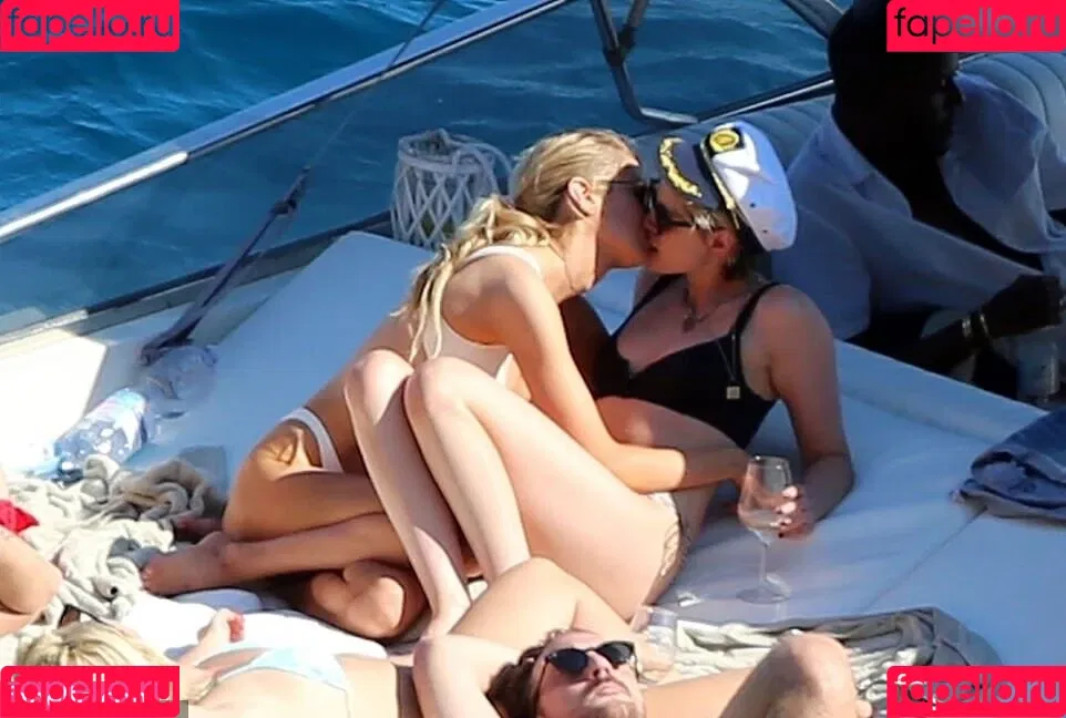 Stella Maxwell / stellamaxwell Onlyfans Photo Gallery 