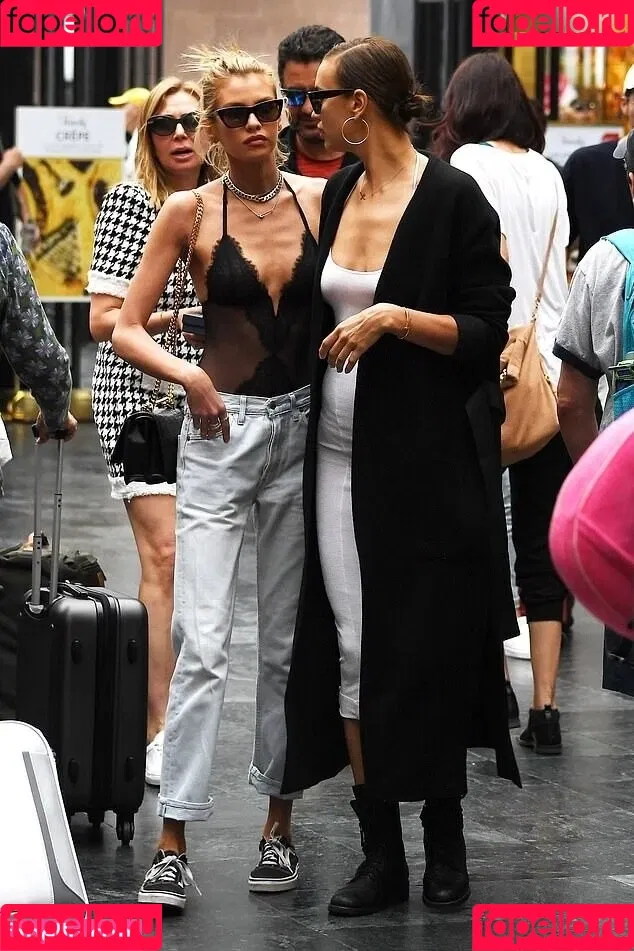 Stella Maxwell / stellamaxwell Onlyfans Photo Gallery 