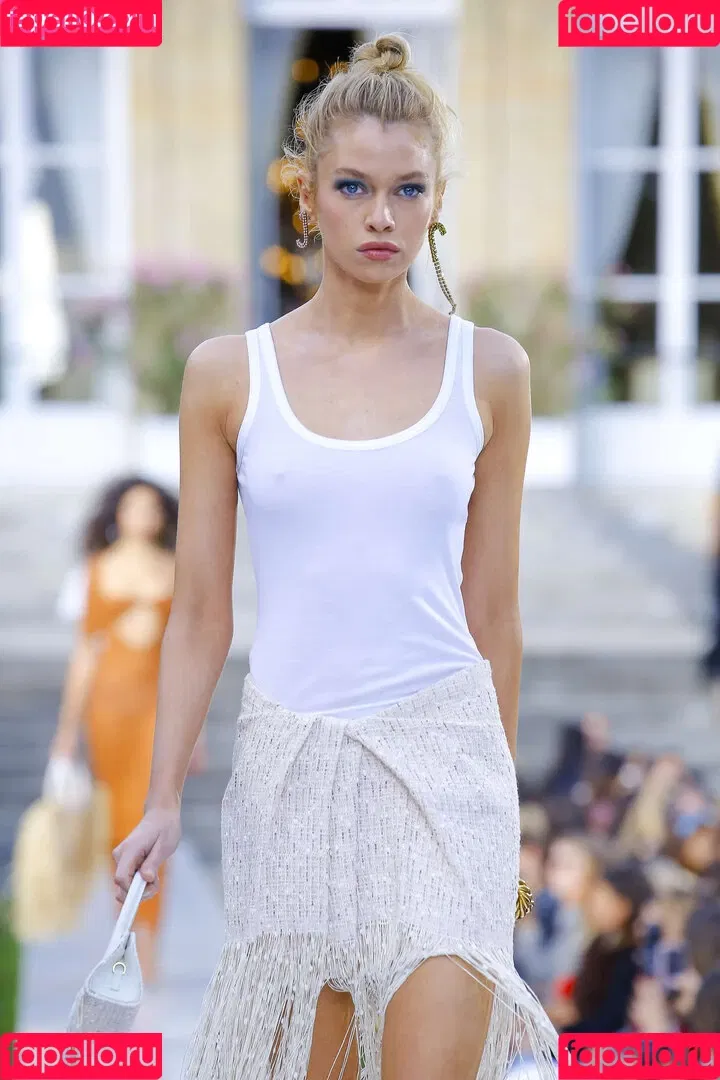 Stella Maxwell / stellamaxwell Onlyfans Photo Gallery 