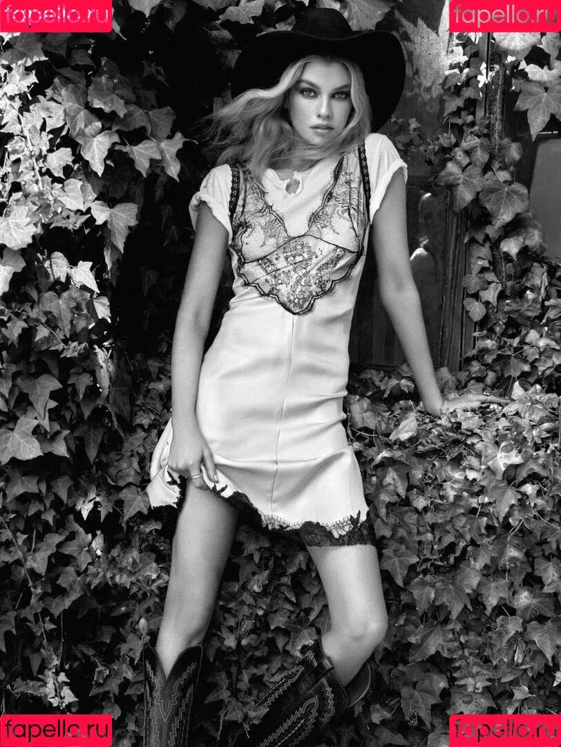 Stella Maxwell / stellamaxwell Onlyfans Photo Gallery 