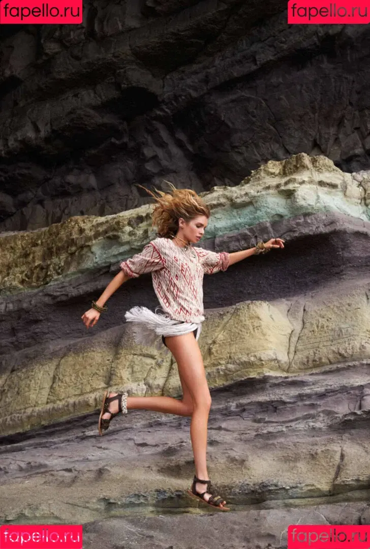 Stella Maxwell / stellamaxwell Onlyfans Photo Gallery 