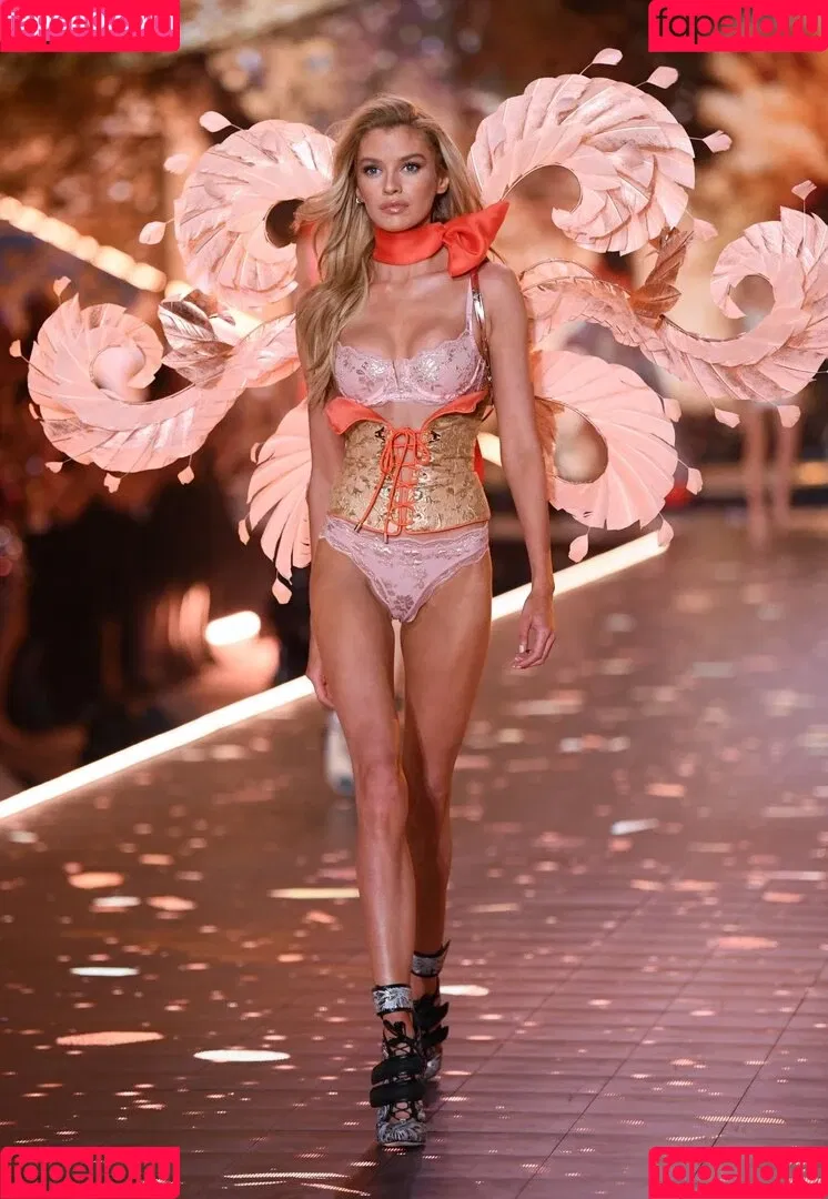 Stella Maxwell / stellamaxwell Onlyfans Photo Gallery 