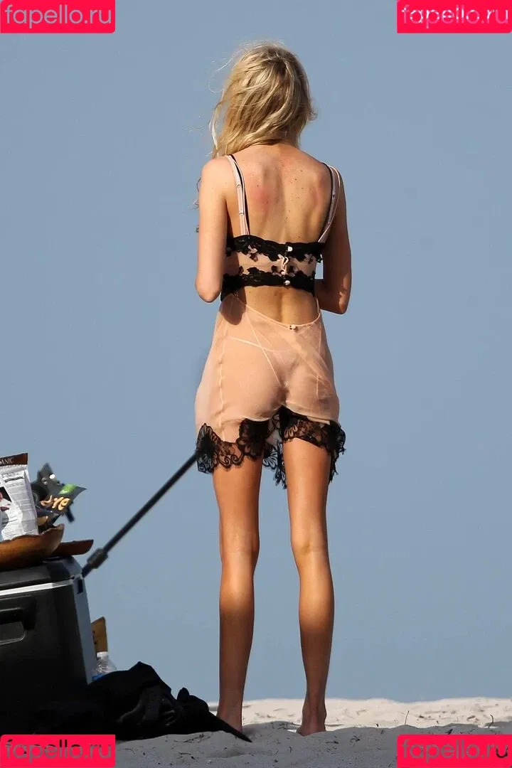 Stella Maxwell / stellamaxwell Onlyfans Photo Gallery 