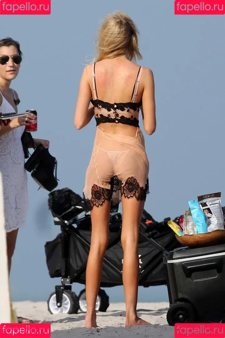 Stella Maxwell / stellamaxwell Onlyfans Photo Gallery 
