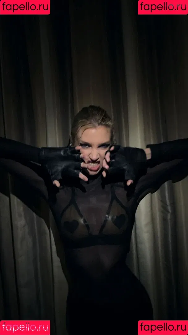 Stella Maxwell / stellamaxwell Onlyfans Photo Gallery 