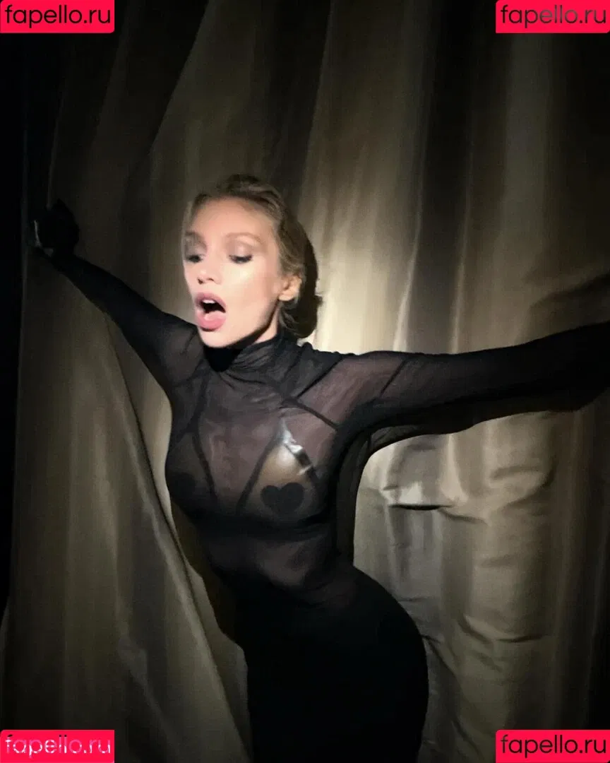 Stella Maxwell / stellamaxwell Onlyfans Photo Gallery 