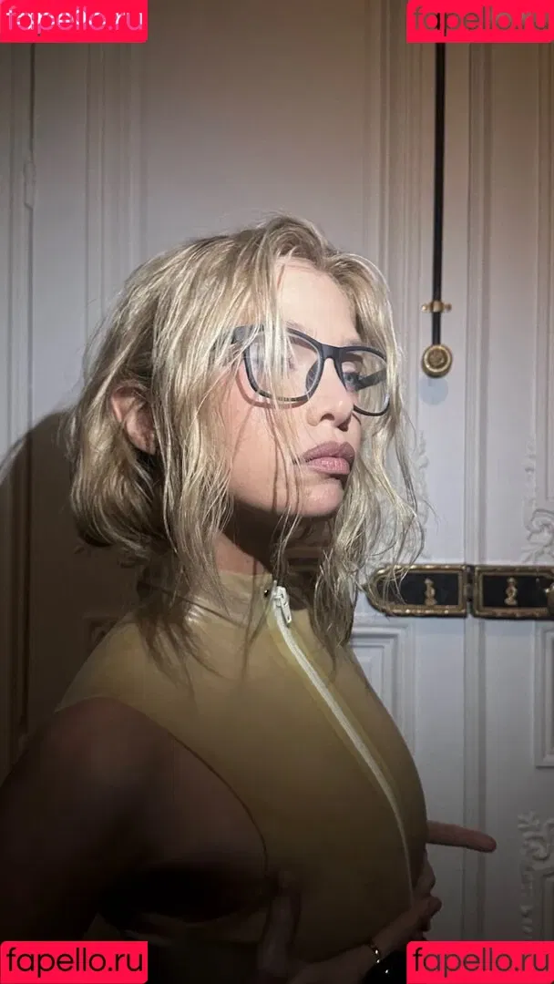 Stella Maxwell / stellamaxwell Onlyfans Photo Gallery 