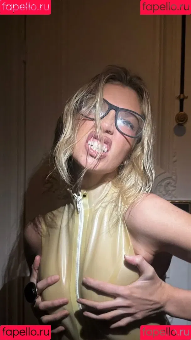 Stella Maxwell / stellamaxwell Onlyfans Photo Gallery 