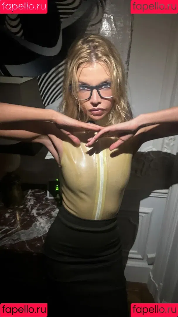 Stella Maxwell / stellamaxwell Onlyfans Photo Gallery 