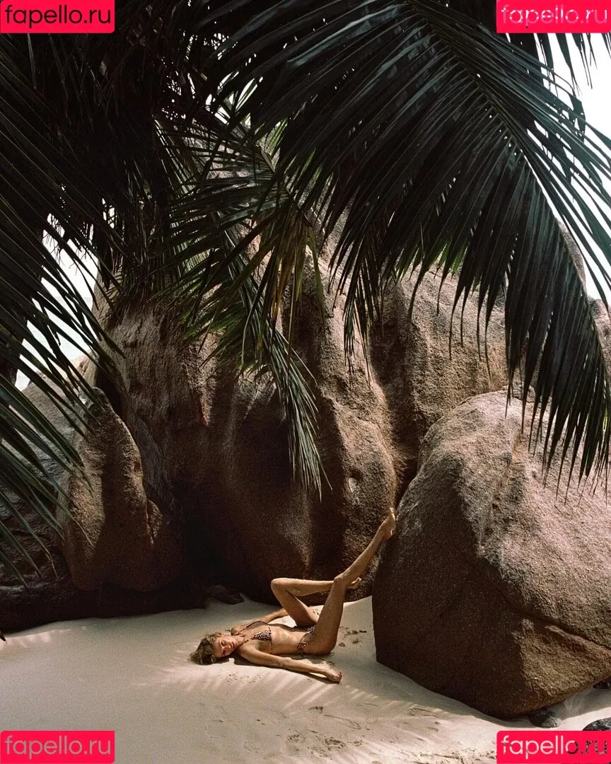 Stella Maxwell / stellamaxwell Onlyfans Photo Gallery 