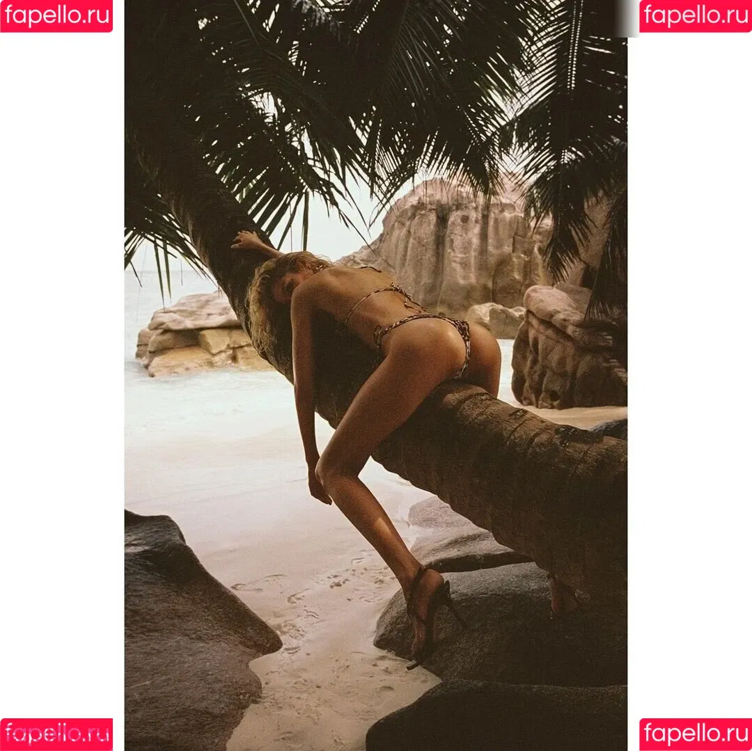 Stella Maxwell / stellamaxwell Onlyfans Photo Gallery 
