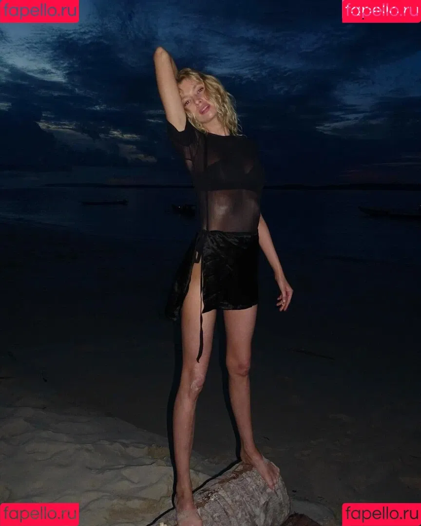 Stella Maxwell / stellamaxwell Onlyfans Photo Gallery 