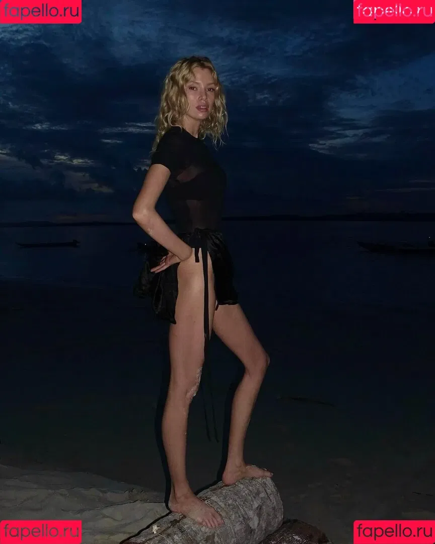 Stella Maxwell / stellamaxwell Onlyfans Photo Gallery 