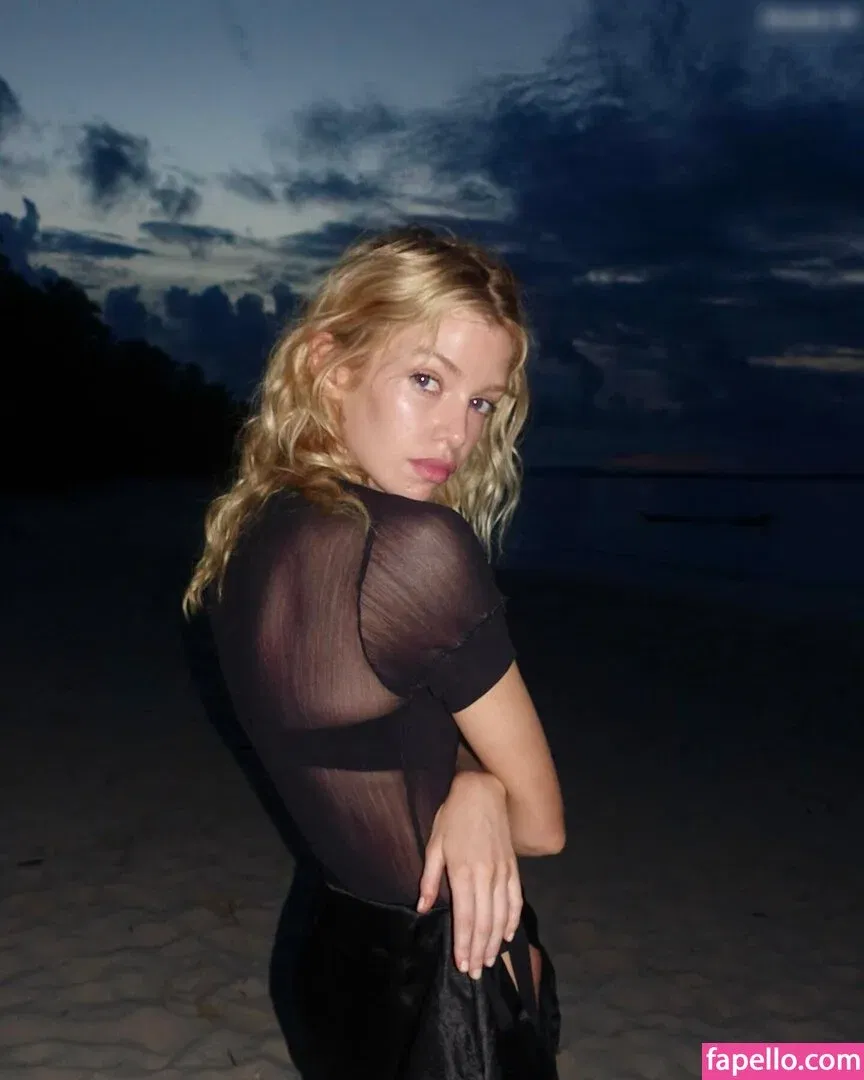 Stella Maxwell / stellamaxwell Onlyfans Photo Gallery 