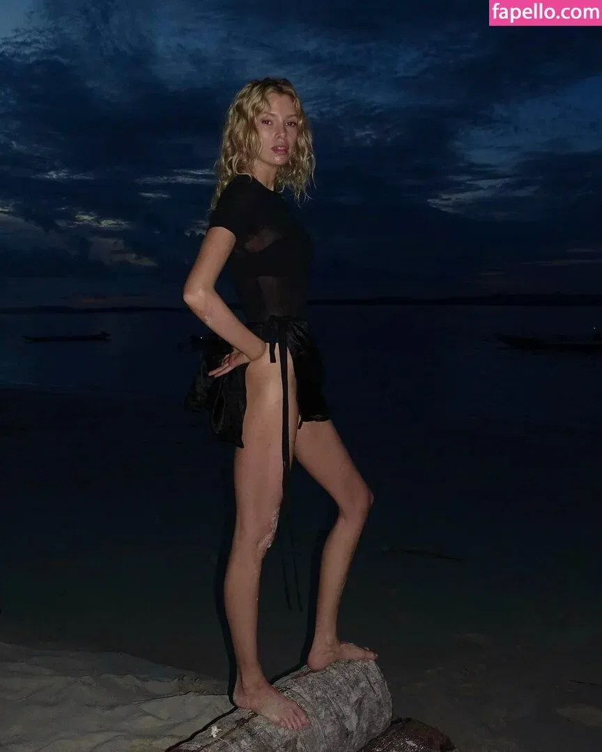 Stella Maxwell / stellamaxwell Onlyfans Photo Gallery 