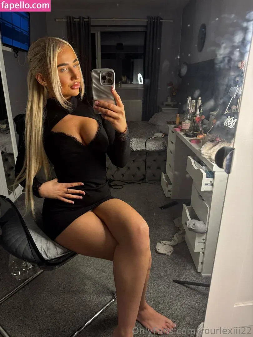 yhwh_livraria / yourlexiii22 Onlyfans Photo Gallery 