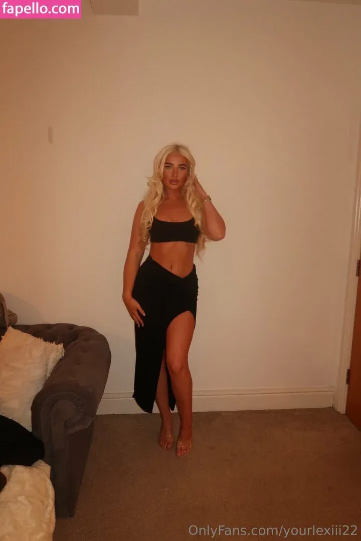 yhwh_livraria / yourlexiii22 Onlyfans Photo Gallery 