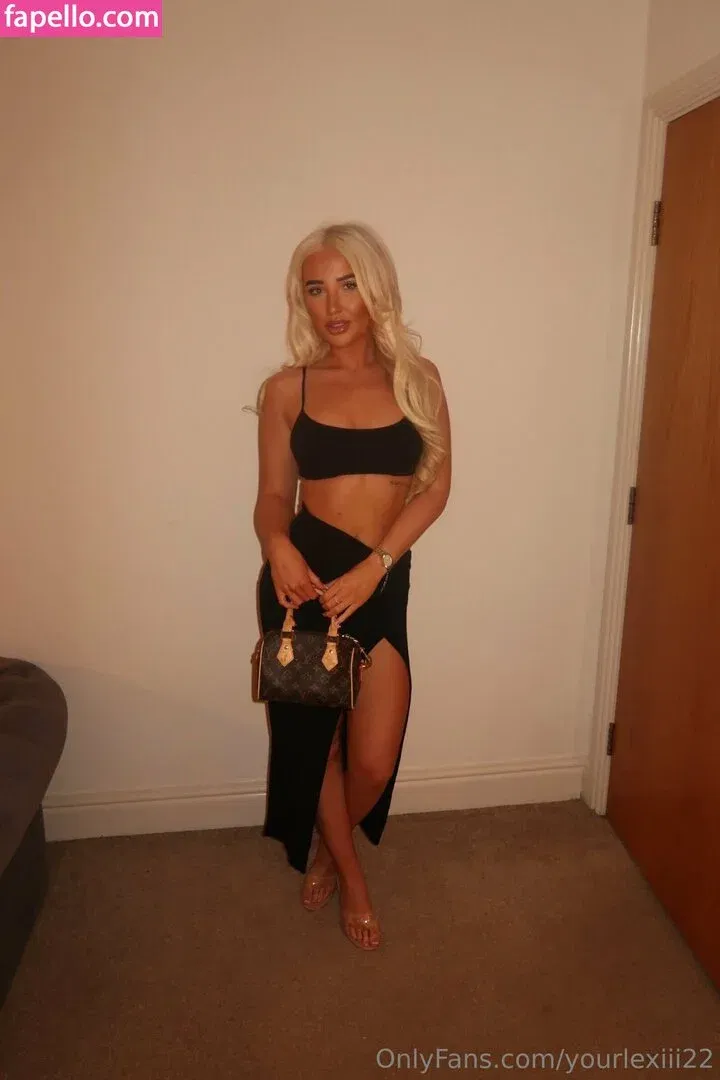 yhwh_livraria / yourlexiii22 Onlyfans Photo Gallery 