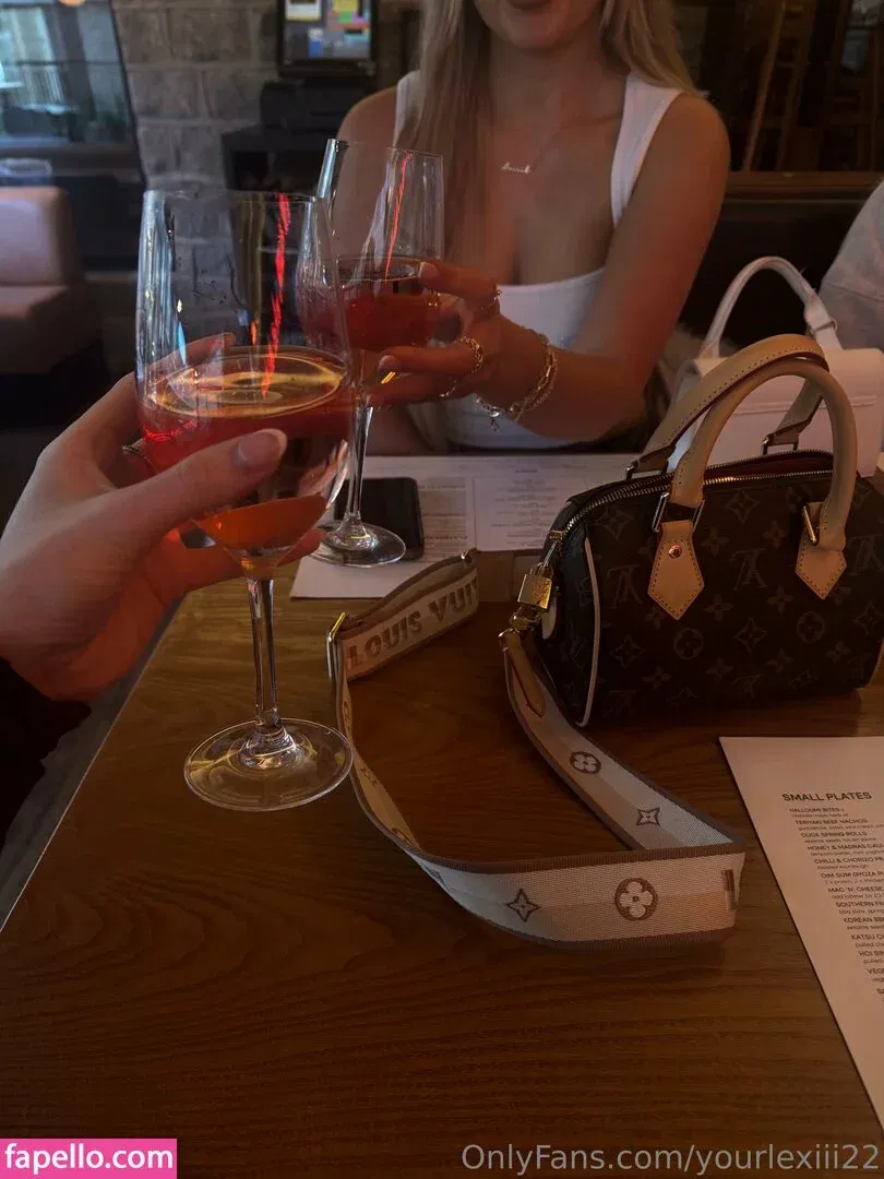 yhwh_livraria / yourlexiii22 Onlyfans Photo Gallery 