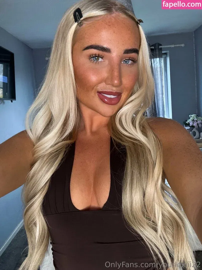 yhwh_livraria / yourlexiii22 Onlyfans Photo Gallery 