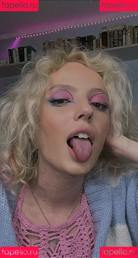 Romanowwa / tttsss_ccchhh Onlyfans Photo Gallery 