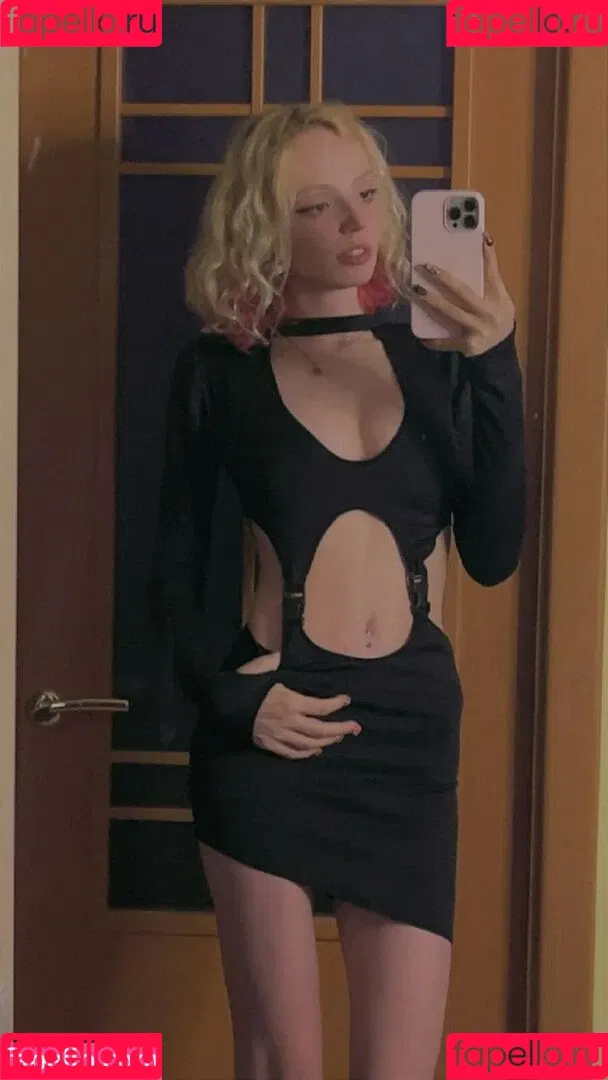 Romanowwa / tttsss_ccchhh Onlyfans Photo Gallery 