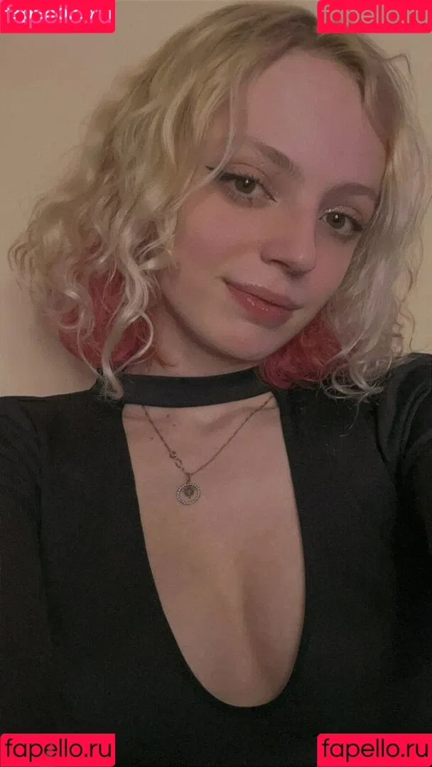 Romanowwa / tttsss_ccchhh Onlyfans Photo Gallery 