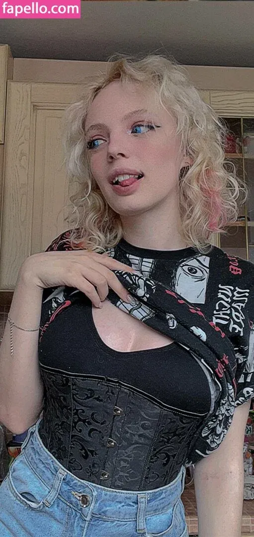 Romanowwa / tttsss_ccchhh Onlyfans Photo Gallery 