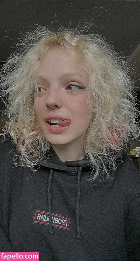 Romanowwa / tttsss_ccchhh Onlyfans Photo Gallery 