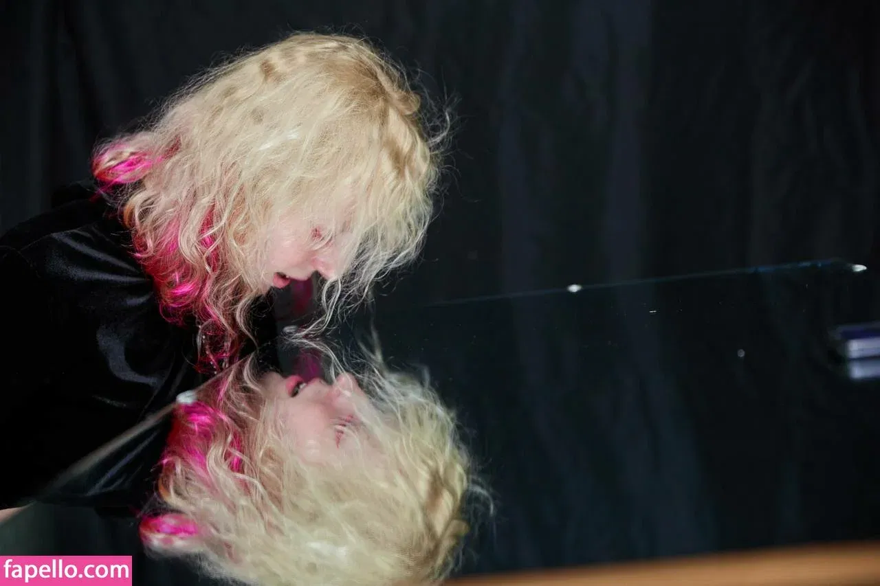 Romanowwa / tttsss_ccchhh Onlyfans Photo Gallery 