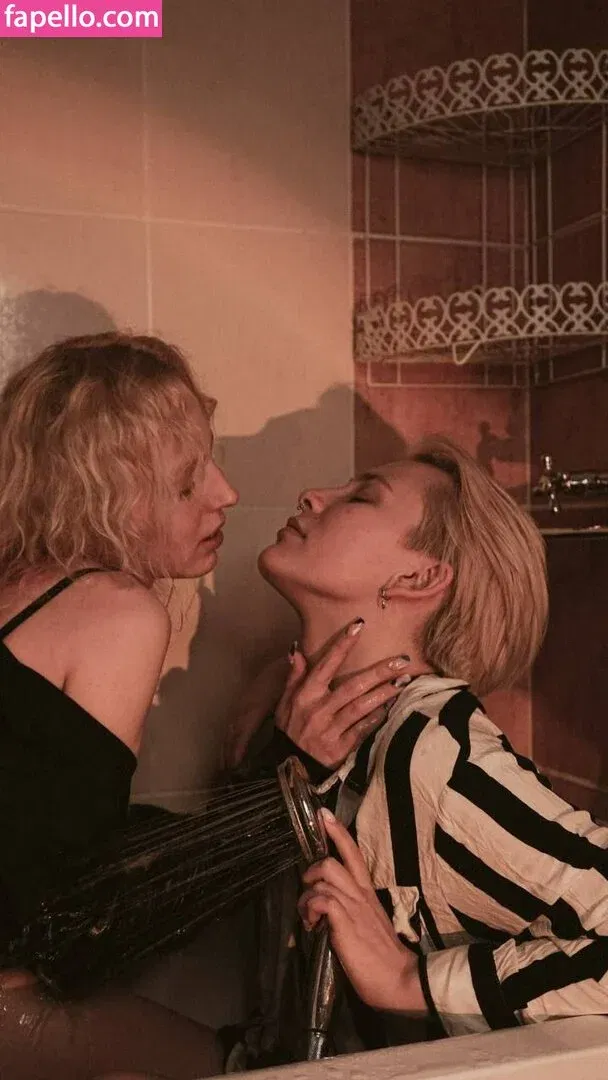 Romanowwa / tttsss_ccchhh Onlyfans Photo Gallery 