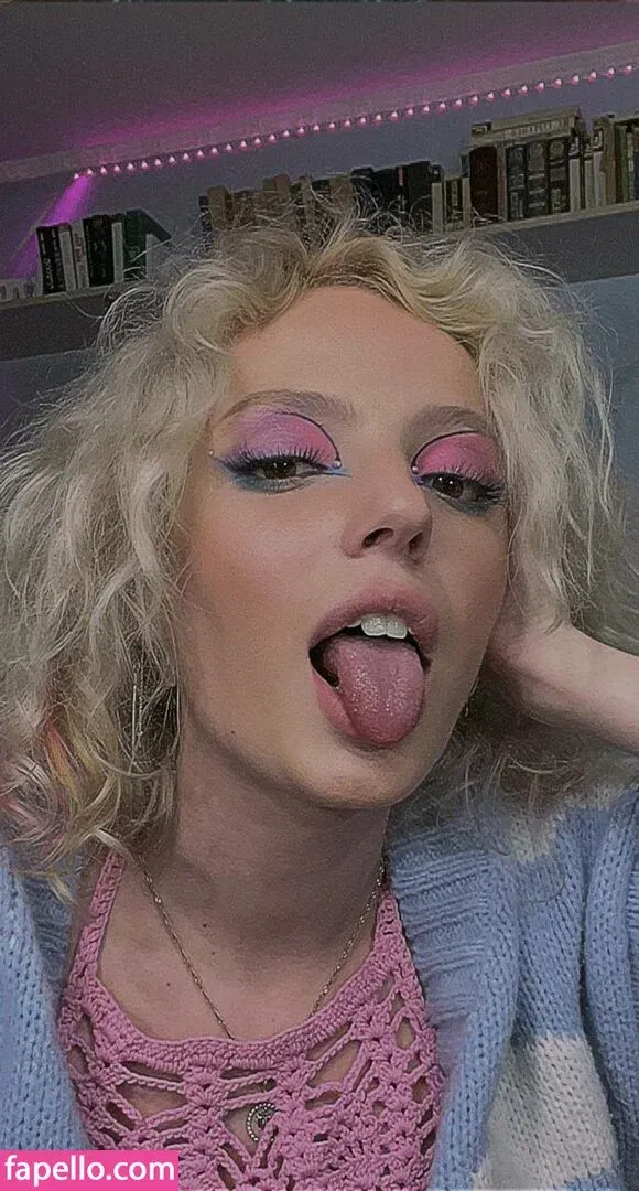 Romanowwa / tttsss_ccchhh Onlyfans Photo Gallery 