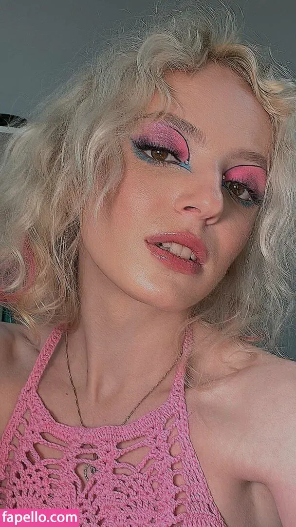 Romanowwa / tttsss_ccchhh Onlyfans Photo Gallery 