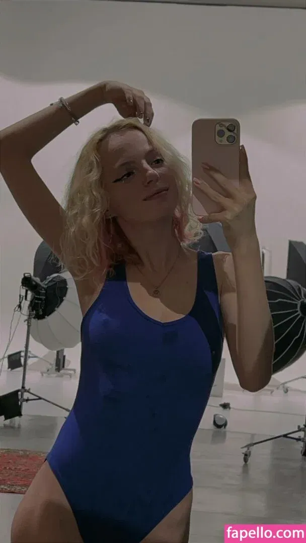 Romanowwa / tttsss_ccchhh Onlyfans Photo Gallery 