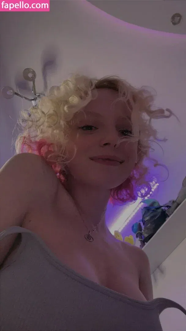 Romanowwa / tttsss_ccchhh Onlyfans Photo Gallery 