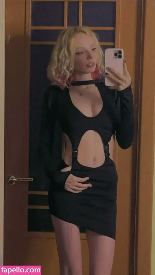 Romanowwa / tttsss_ccchhh Onlyfans Photo Gallery 