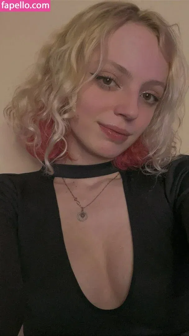 Romanowwa / tttsss_ccchhh Onlyfans Photo Gallery 