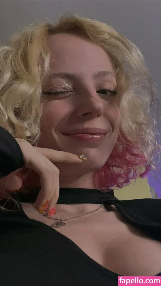 Romanowwa / tttsss_ccchhh Onlyfans Photo Gallery 