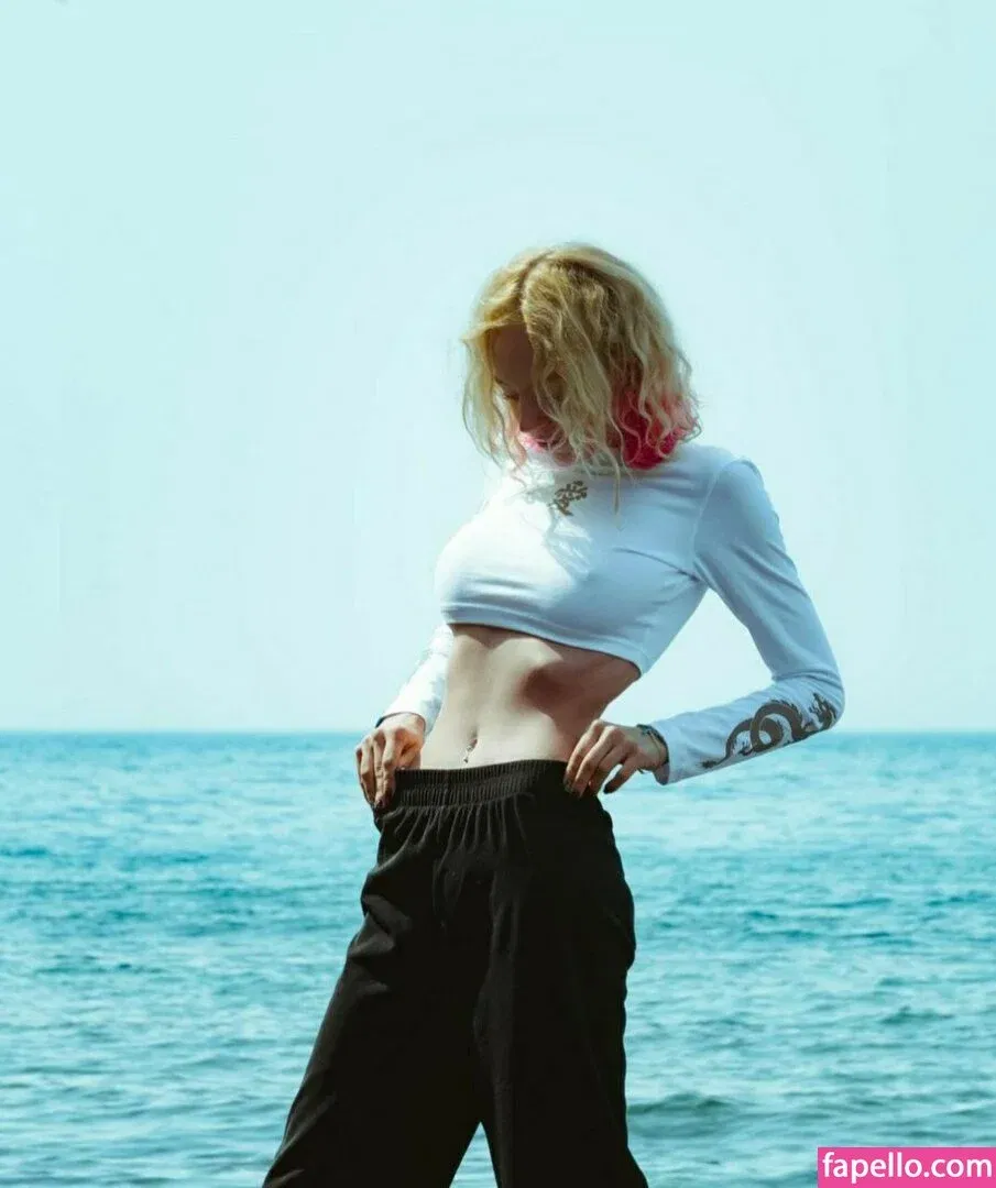 Romanowwa / tttsss_ccchhh Onlyfans Photo Gallery 