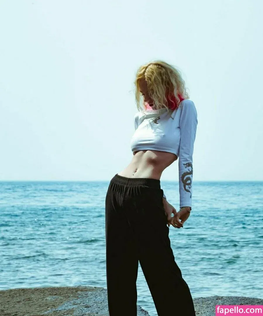 Romanowwa / tttsss_ccchhh Onlyfans Photo Gallery 