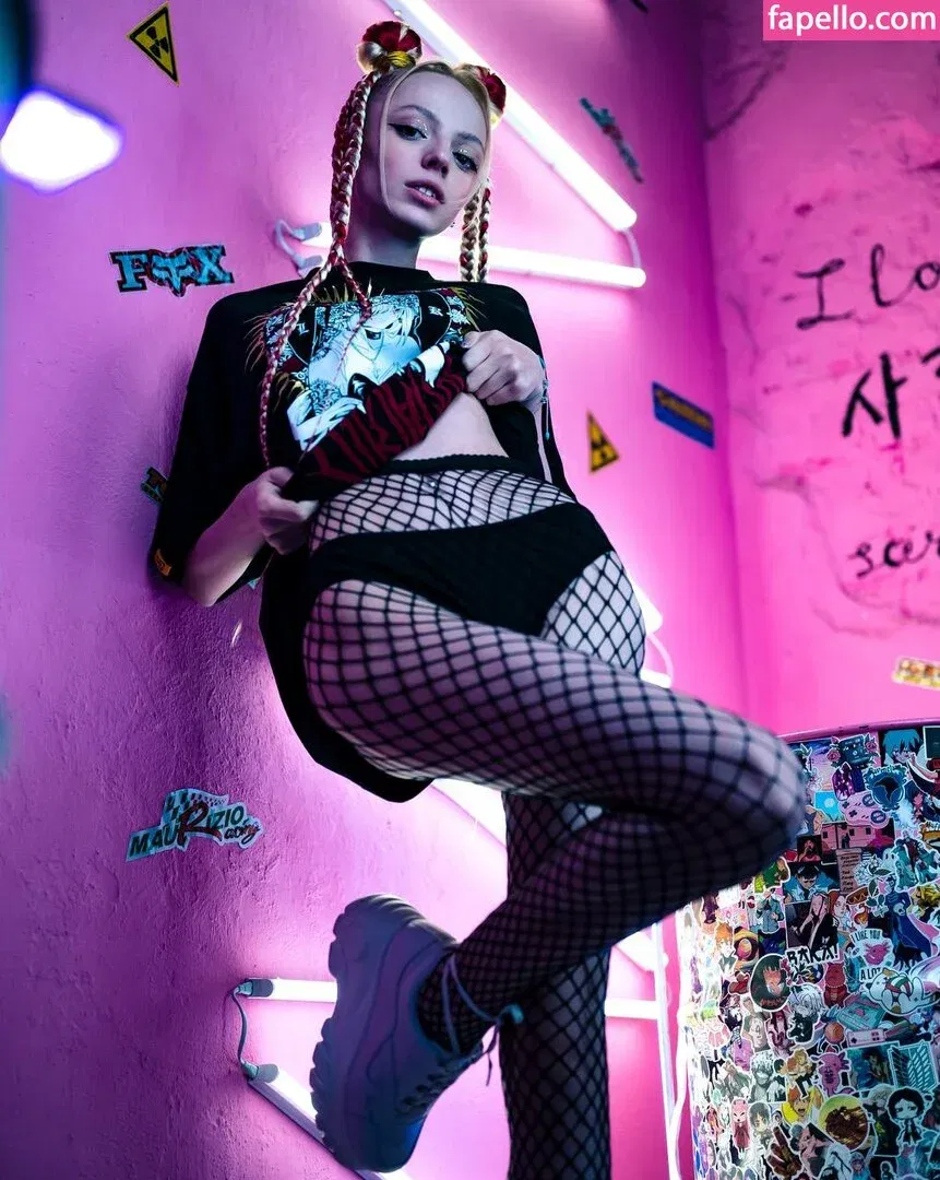 Romanowwa / tttsss_ccchhh Onlyfans Photo Gallery 