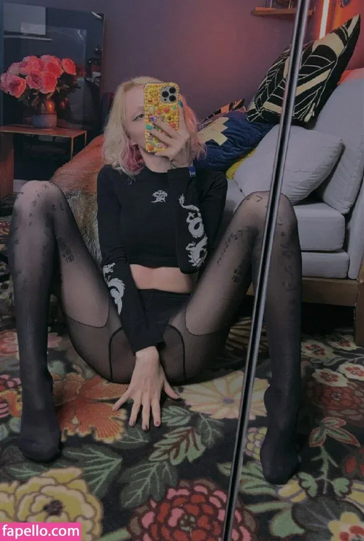 Romanowwa / tttsss_ccchhh Onlyfans Photo Gallery 