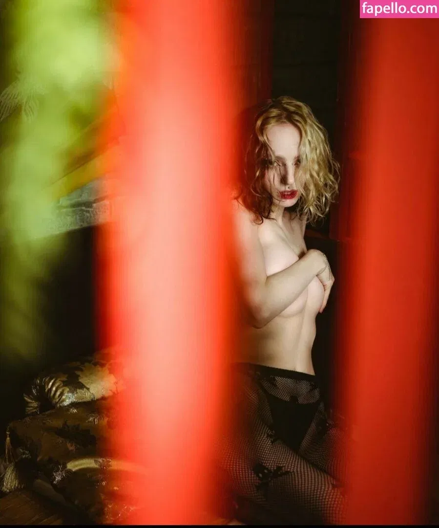 Romanowwa / tttsss_ccchhh Onlyfans Photo Gallery 