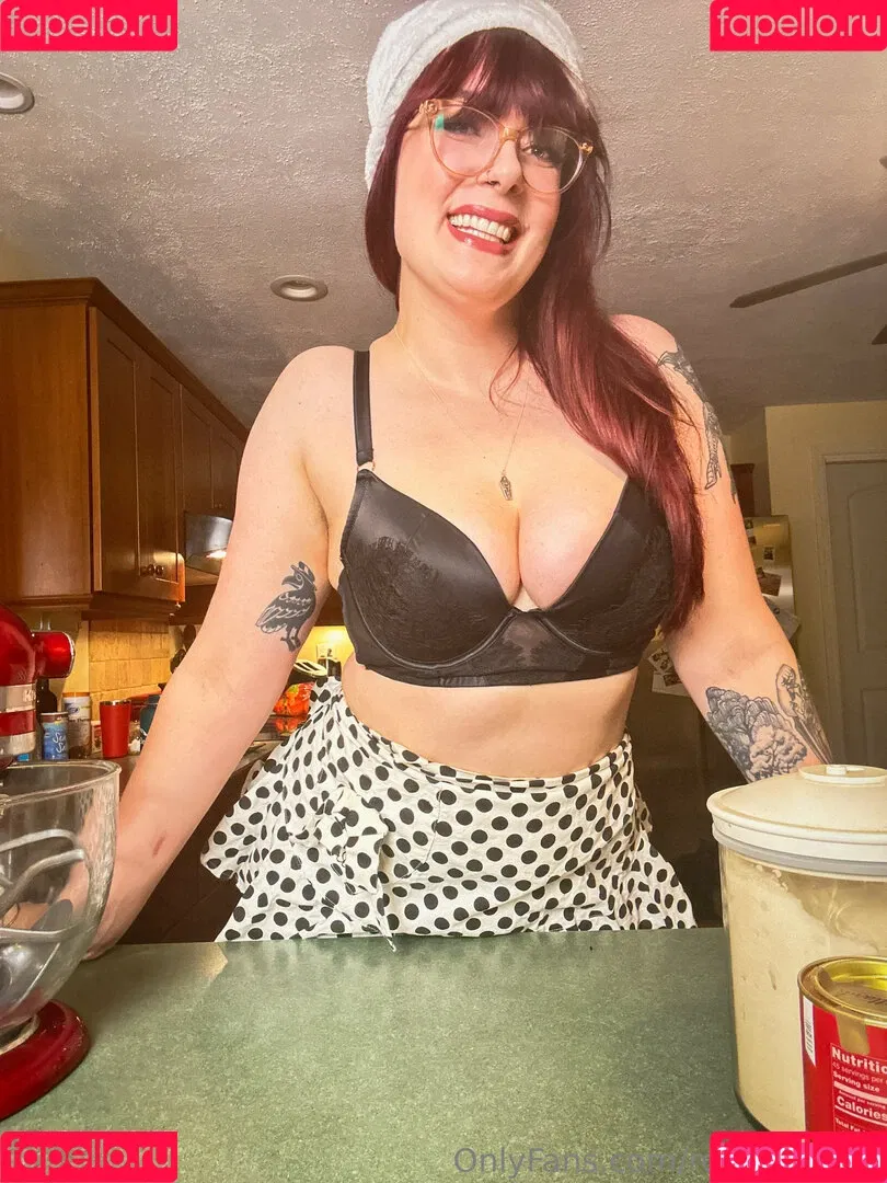 modernmoirae / roxierusalka / runoperun Onlyfans Photo Gallery 