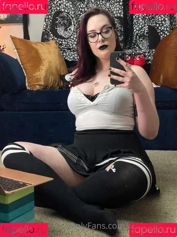 modernmoirae / roxierusalka / runoperun Onlyfans Photo Gallery 